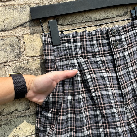 EUC American Eagle 8 preppy plaid shorts. Business casual. Coffee date - Picture 3 of 8